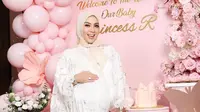 "Sekaligus Ulang Tahunnya Raja Ratu Tgl 31 July Di Hari Itu, Feeling Blessed And Grateful Yaa Allah Alhamdulillah," tutur pelantun lagu "Seperti Itu?" (Foto: Instagram/ princessyahrini)