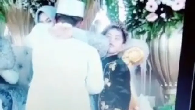 6 Momen Tak Terduga saat Sungkem Pas Nikahan Ini Bikin Tepuk Jidat