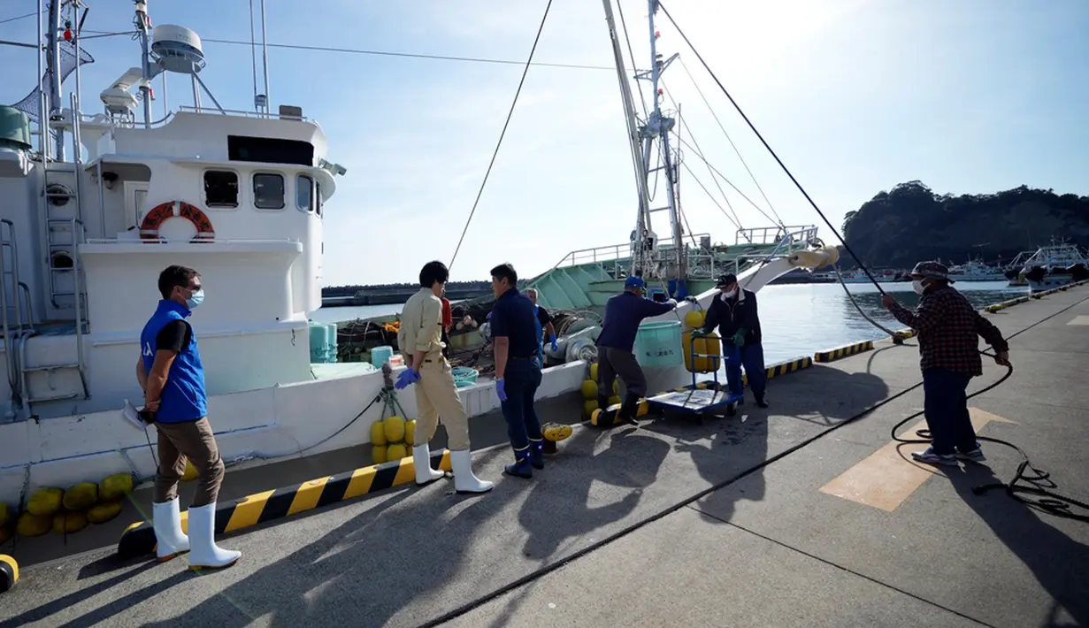 Jepang mengatakan berbagai tes telah menunjukkan bahwa kadar tritium berada pada batas aman. (AP Photo/Eugene Hoshiko, Pool)