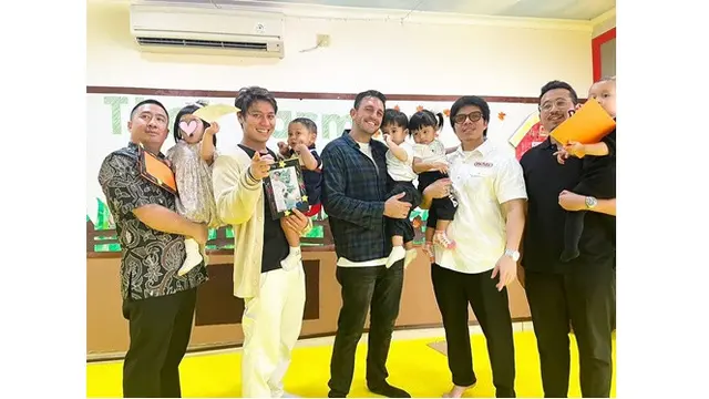 6 Potret Atta Halilintar, Rizky Billar dan Ladislao Camara Temani Anak di Sekolah
