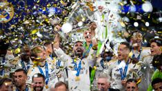 Para pemain Real Madrid merayakan gelar juara Liga Champions usai mengalahkan Borussia Dortmund di stadion Wembley di London, Sabtu, 1 Juni 2024. (AP Photo/Kirsty Wigglesworth)