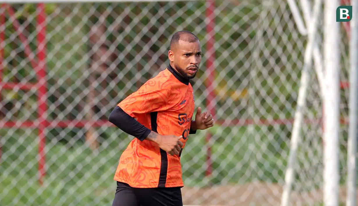 <p>Pemain Persija Jakarta, Gustavo Almeida saat pertandingan internal sesama pemain dalam sesi latihan yang berlangsung di Nirwana Park, Bojongsari, Depok, Jawa Barat, Senin (20/11/2023). (Bola.com/Ikhwan Yanuar)</p>