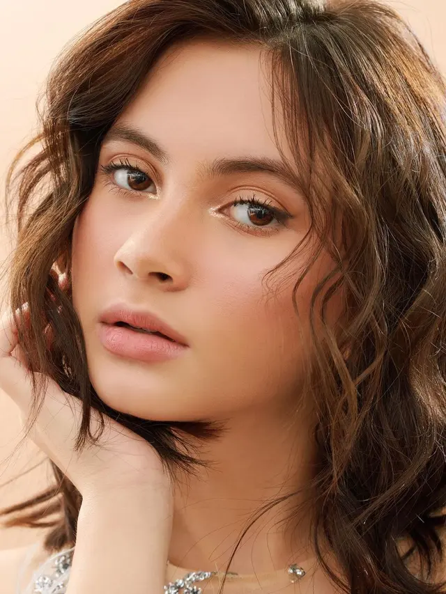 6 Pesona Richelle Skornicki, Adik Sandrinna Michelle yang Disebut Bak Kembaran