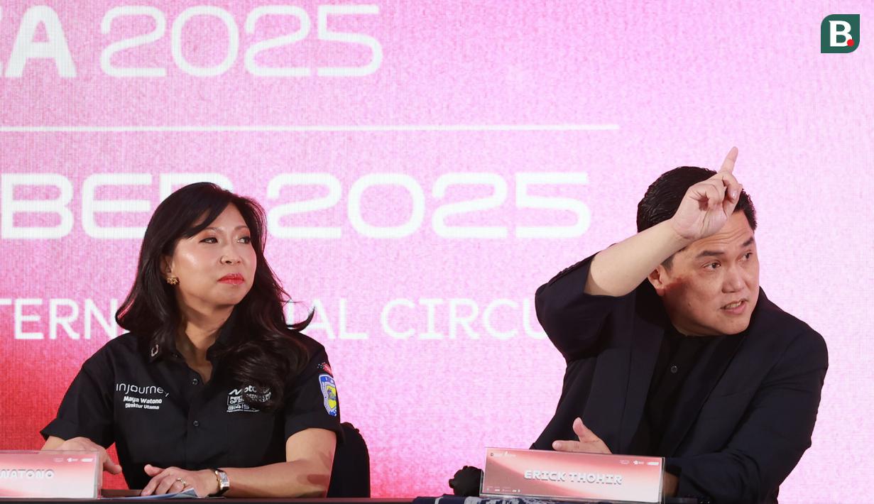 Direktur Utama PT Aviasi Pariwisata Indonesia (InJourney) Maya Watono (kiri) menyampaikan bahwa seluruh persiapan penyelenggaraan MotoGP Mandalika 2025 telah rampung 100 persen. (Bola.com/M Iqbal Ichsan)