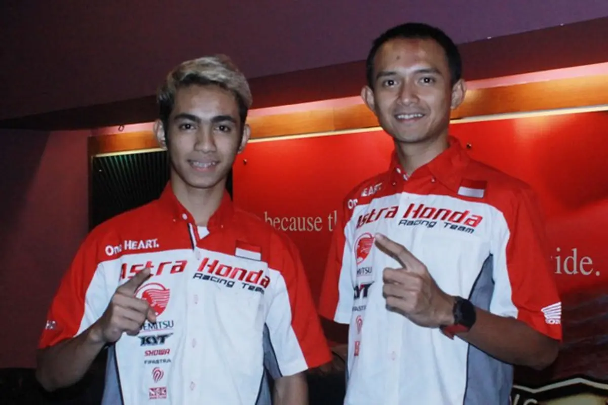 Andi Gilang dan Dimas Ekky Pratama (kanan).