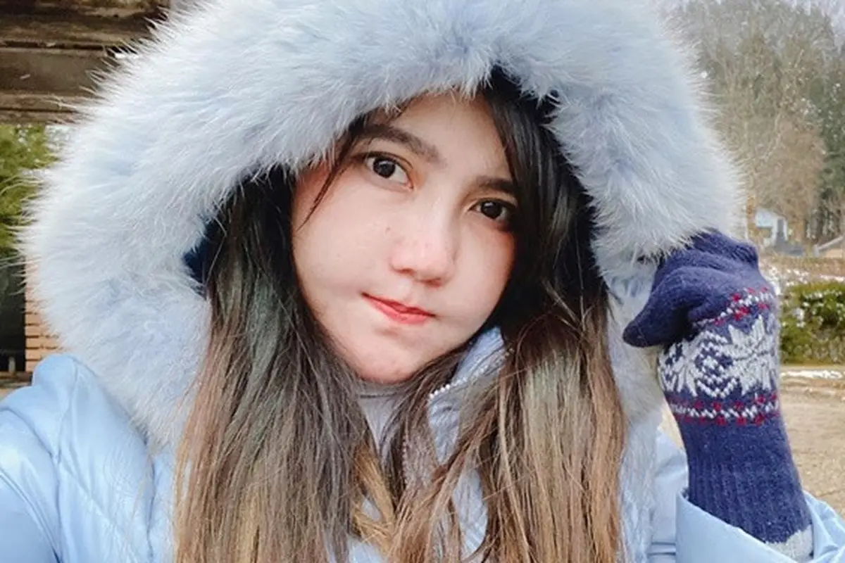 6 Potret Via Vallen Liburan ke Jepang, Cantik Pakai Kimono Hingga Main Ski