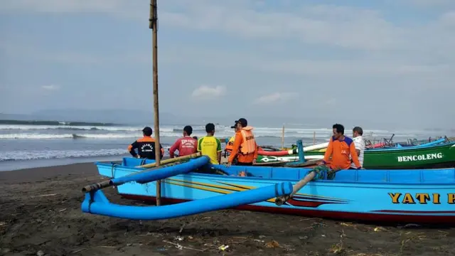 Gelombang tinggi laut selatan Jawa Tengah hingga DIY berbahaya bagi nelayan dan pengguna transportasi laut.  (Foto: Liputan6.com/Basarnas/Muhamad Ridlo)
