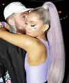 Ariana Grande masih berduka atas meninggalnya Mac Miller karena overdosis. (Rap-Up)