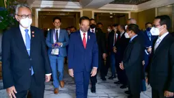 Presiden Joko Widodo atau Jokowi saat menuju lokasi KTT G7 dari Munich, Jerman, 27 Juni 2022. Perjalanan Jokowi menuju lokasi KTT G7 selama kurang lebih 30 menit penerbangan bersama Perdana Menteri India Narendra Modi. (Foto: Laily Rachev - Biro Pers Sekretariat Presiden)