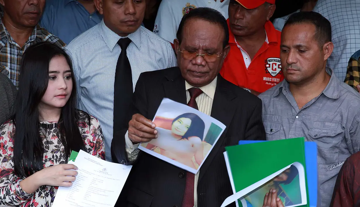 Sebelumnya Prilly sudah membantah bahwa foto yang beredar adalah dirinya. Memang tak sedikit artis wanita yang telah mengalami hal yang sama. (Deki Prayoga/Bintang.com)