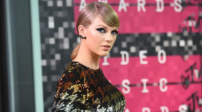 Belum lama ini Taylor Swift mengalami kasus pelecehan seksual yang dilakukan oleh David Mueller. Membawa kejadian ini ke ranah hukum, Taylor pun pada akhirnya memenangkan kasus ini. (AFP/Jason Merritt)