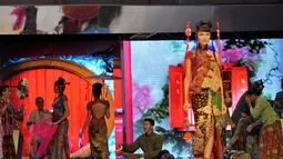 Peragaan di Plenary Hall Jakarta Convention Center diawali dengan parade kebaya oriental berkerah cheongsam, (3/9/14). (Liputan6.com/Panji Diksana)