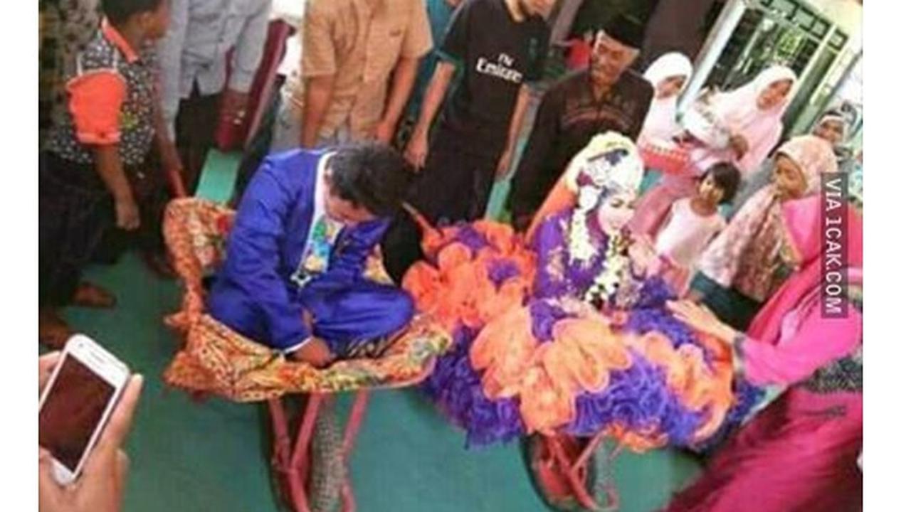 10 Tempat Duduk Pengantin di Nikahan Ini Tidak Biasa, Kocak