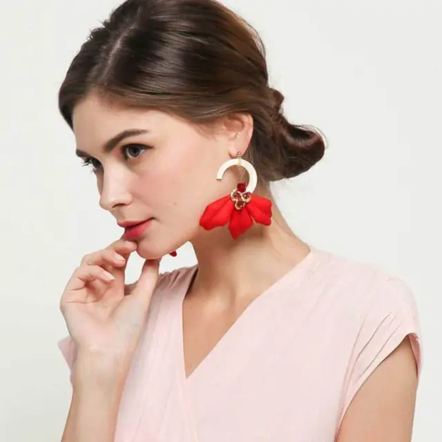Outfit Stylish Untuk Rayakan Hari Valentine di Rumah