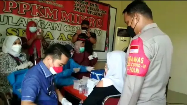 Lurah di Bekasi Mendadak Jadi Vaksinator