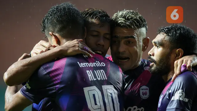 Foto: Di Bawah Guyuran Hujan, Klub Milik Raffi Ahmad Rans Cilegon FC Lolos ke Final Liga 2 dan Promosi ke Liga 1 usai Tekuk PSIM 3-0