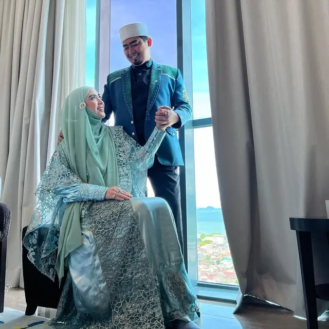 Ustaz Solmed dan April Jasmine