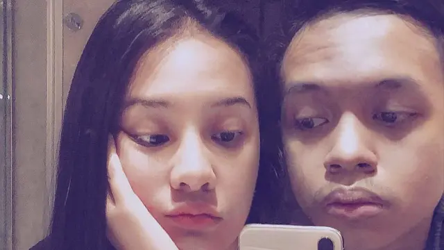 6 Editan Foto Selfie Bareng Artis Cewek Ini Halu Banget, Bikin Ngakak