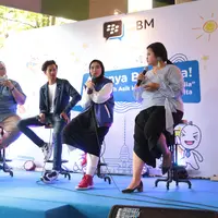 Kini banyak banget hal yang bisa kamu lakukan lewat aplikasi BBM lho, termasuk shopping. (Bintang.com/Adrian Putra)