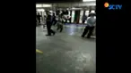 Aksi pengeroyokan ini bahkan disaksikan oleh pengunjung dan petugas keamanan sebuah Mal di kawasan Cibubur, Jakarta Timur.