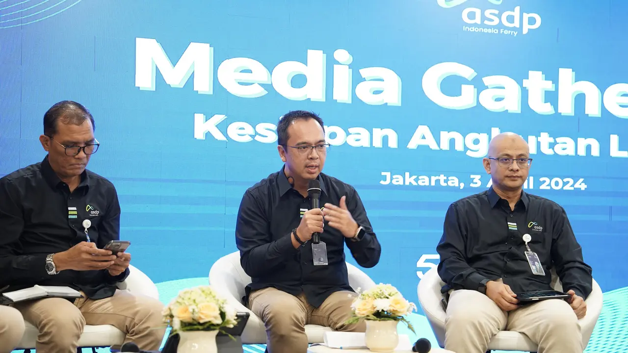 Direktur Komersial dan Pelayanan ASDP Indonesia Ferry M. Yusuf Hadi dalam Media Gathering Angkutan Lebaran ASDP 2024, di Kantor ASDP, Jakarta, Rabu (3/4/2024). (Dok ASDP)