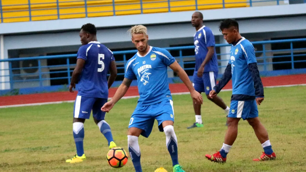 Raphael Maitimo Persib