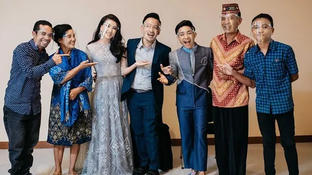 7 Potret Konser Pertama Betrand Peto, Dihadiri Opa dan Oma dari NTT