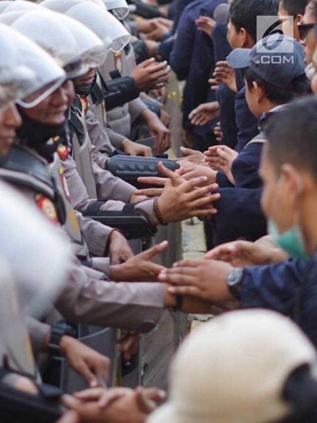 Demo Mahasiswa Di Dekat Gedung Dpr Berakhir Damai News Liputan6 Com
