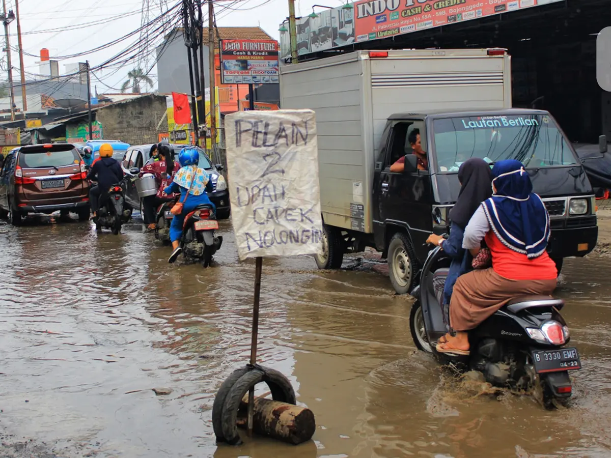 Jalan Berlubang