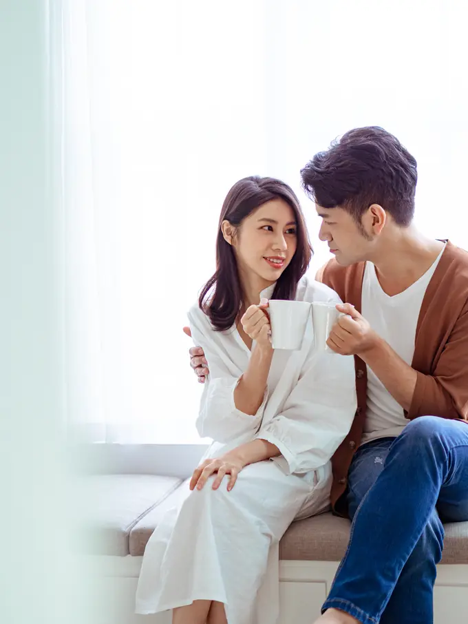 perempuan dan pasangan april 4