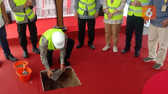 Kepala Kanwil Kemenkumham Banten, Tejo Herwanto, Saat Peletakan Batu Pertama Pembangunan Blok Maksimum Security Di Lapas KElas IIA Cilegon, Banten. (Jumat, 24/06/2022). (Liputan6.com/Yandhi Deslatama).