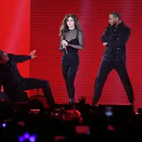 Selena Gomez sukses menghibur para Selenator -sebutan fans Selena Gomez- di Indonesia. Konser yang berdurasi 90 menit itu, Selena Marie Gomez mengaku bahagia, meski sedikit kecewa. (Adrian Putra/Bintang.com)