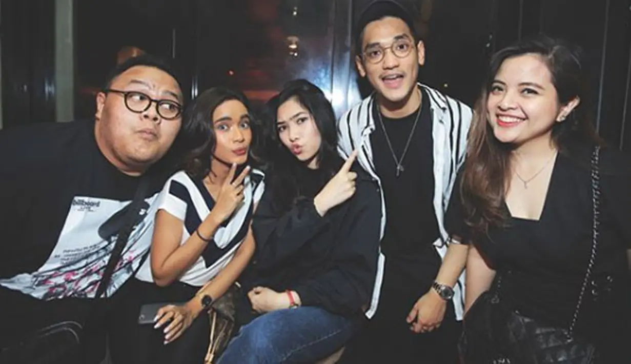 Beberapa waktu lalu, Afgan mengajak keluarga dan sahabatnya untuk merayakan ulang tahunnya. Sebagai seorang musisi papan atas, tentu saja acara ini dihadiri sederet musisi ternama Indonesia. (Foto: instagram.com/afgansyah.reza)