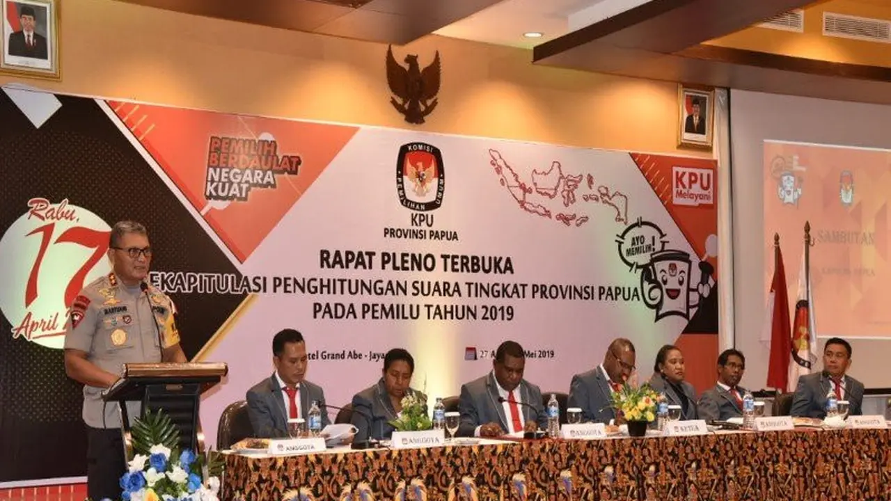 Kapolda Papua Irjen Martuani Sormin saat memberi sambutan rapat pleno rekapitulasi penghitungan suara tingkat Provinsi Papua, Sabtu (27/4). (Dok. Humas Polda Papua)