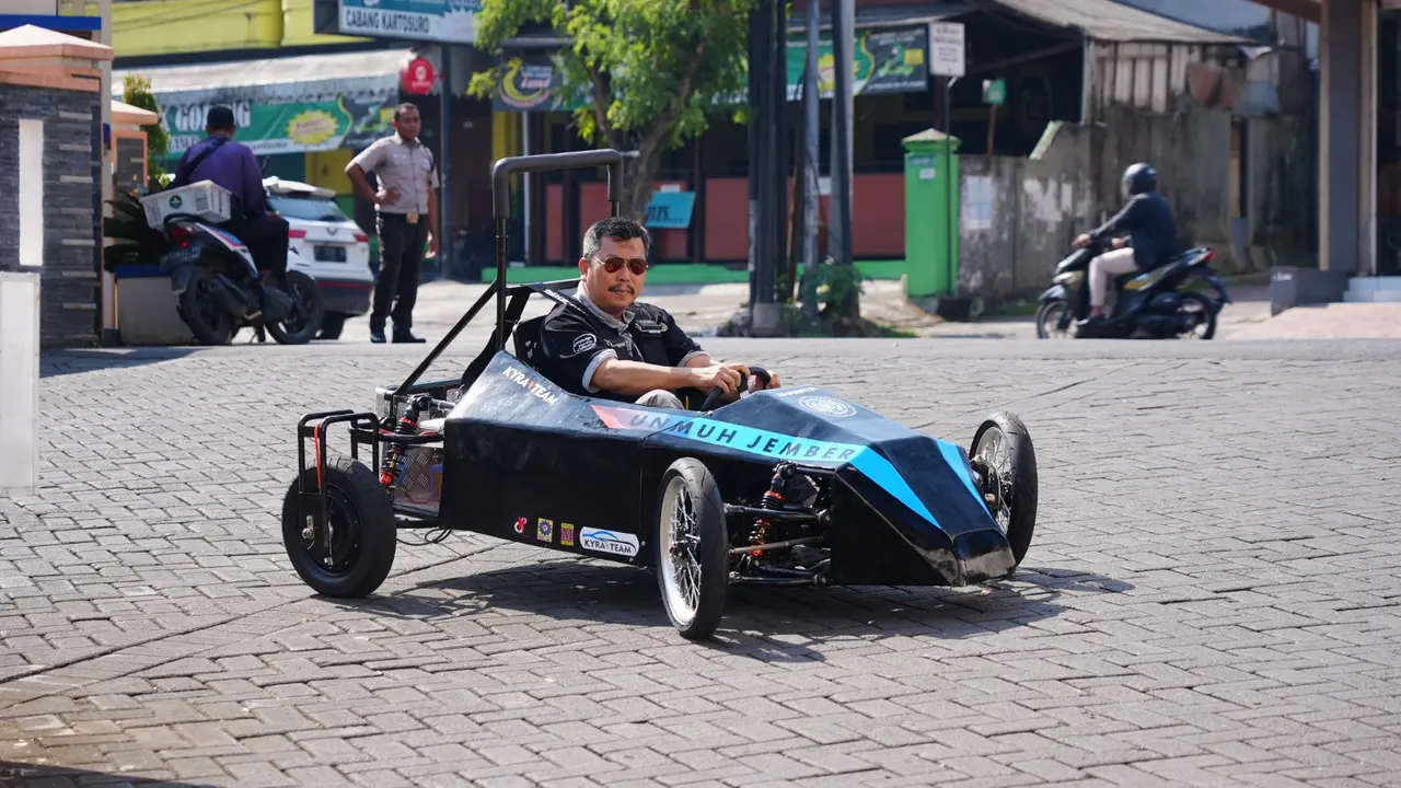Mobil listrik Bharata karya mahasiswa Universitas Muhammadiyah Jember. (Istimewa)