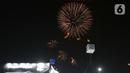 Kembang api menggelegar di langit saat Jakarta Fair ke-53 atau Pekan Raya Jakarta (PRJ) di JiExpo Kemayoran, Jakarta Pusat, Selasa (21/6/2022) malam. Pesta kembang api menggelegar di kawasan PRJ 2022 bertepatan dengan HUT Jakarta yang jatuh pada 22 Juni 2022. (Liputan6.com/Herman Zakharia)
