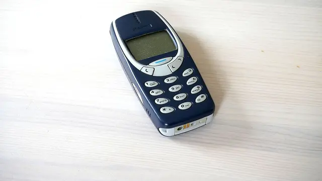 Ponsel Nokia 3310 (wikimedia commons)