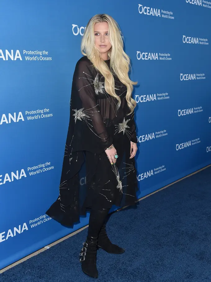 [Bintang] Seleb Hantu