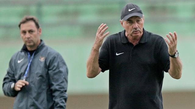 Gaya Alfred Riedl Memotivasi Timnas Indonesia Agar Juara Piala AFF 2016