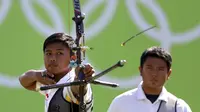 Atlet panahan Indonesia, Hendra Purnama, akan tampil dalam nomor individual di Olimpiade Rio 2016, Senin (8/8/2016).  (REUTERS/Yves Herman )