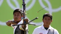 Atlet panahan Indonesia, Hendra Purnama, akan tampil dalam nomor individual di Olimpiade Rio 2016, Senin (8/8/2016).  (REUTERS/Yves Herman )