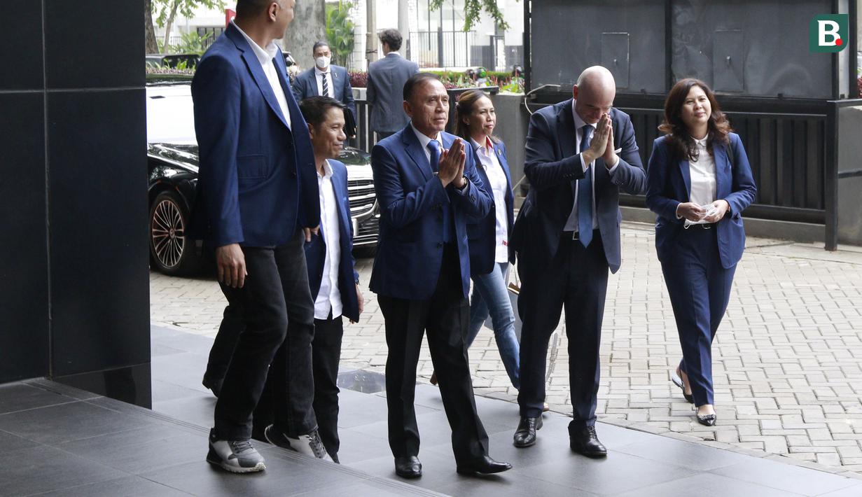 <p>Rombongan FIFA yang dipimpin oleh Gianni Infantino lalu disambut oleh Wakil Ketua PSSI, Iwan Budianto, Sekjen PSSI, Yunus Nusi, dan Direktur Teknik PSSI, Indra Sjafri. (Bola.com/M Iqbal Ichsan)</p>