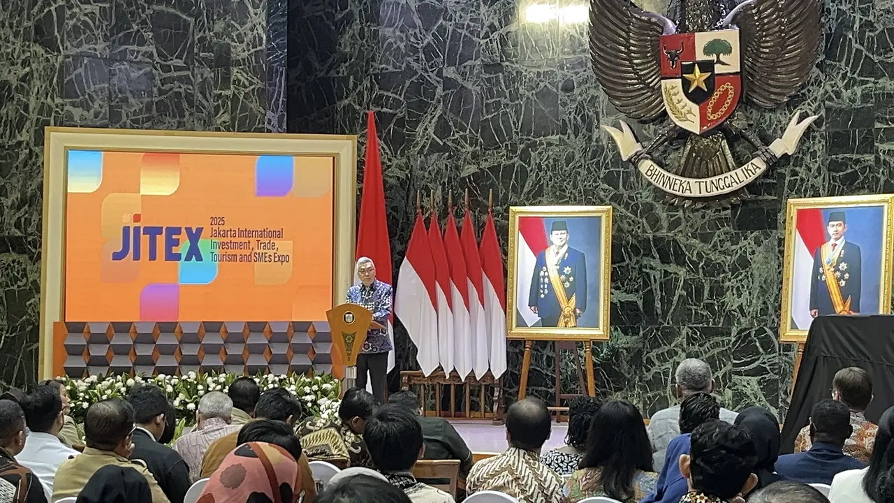 Ketua Umum Himpunan Peritel & Penyewa Pusat Perbelanjaan Indonesia (HIPPINDO), Budiharjo Iduansjah, di Balai Kota DKI Jakarta, Selasa (12/8/2025) (Istimewa)