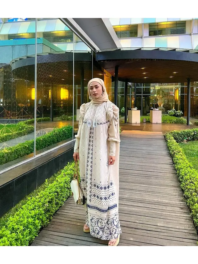Tampil Menawan, Ini 6 Potret Selvi Kitty Pakai Kerudung saat Bulan Ramadhan