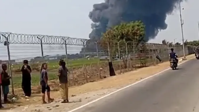 Gudang Dekat Bandara Soekarno-Hatta Kebakaran, Asap Masuk Landasan Pesawat