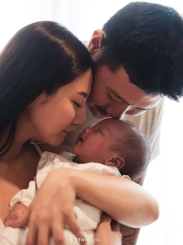 Nadia Saphira momong putra pertamanya (Foto: Instagram nadsap/birth.imwithu)