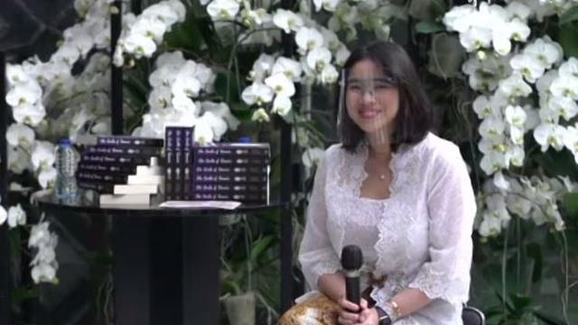 Novelis Muda Indonesia Unjuk Gigi Di Dunia Sastra Barat Dengan She Smells Of Turmeric Lifestyle Liputan6 Com