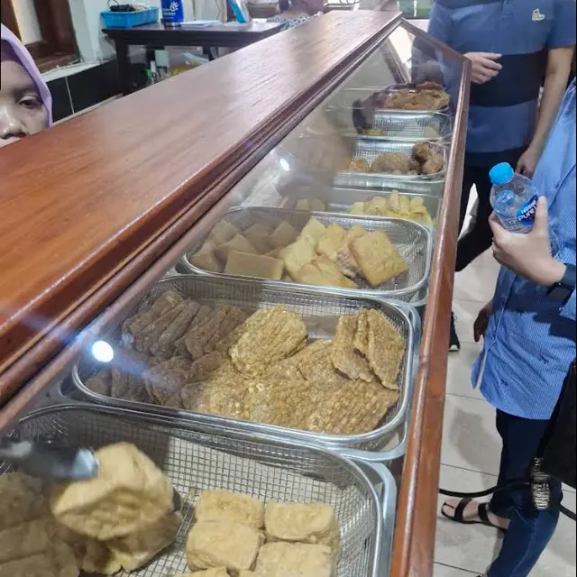 Rekomendasi Tempat Makan Siang di Solo Ala Warlok