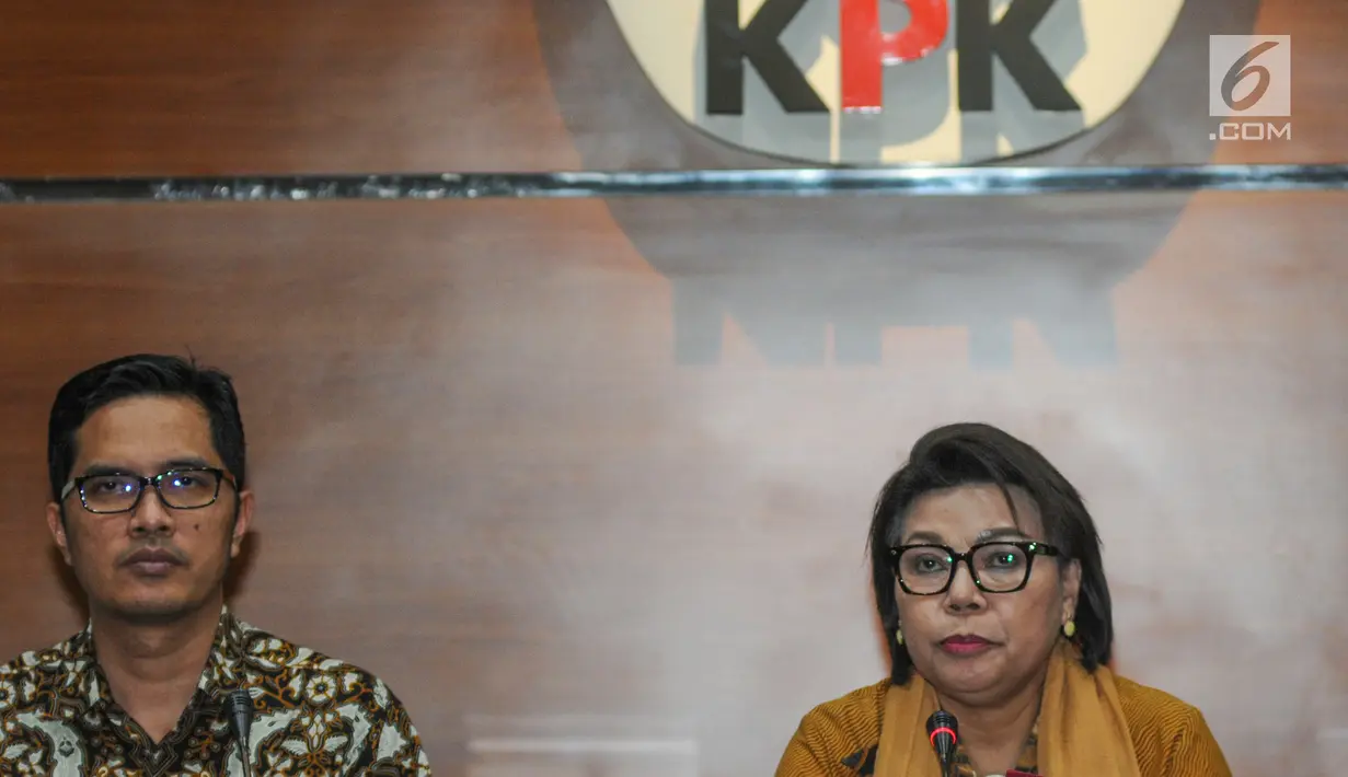 Wakil Ketua KPK Basariah Panjaitan dan Juru bicara KPK Febri Diansyah memberi keterangan pers terkait hasil OTT Direktur Keuangan PT Angkasa Pura (AP) II di Gedung KPK, Kamis (1/8/2019). KPK menetapkan Andra Y Agussalam sebagai tersangka dengan barang bukti uang SGD 96.700. (merdeka.com/Dwi Narwoko)