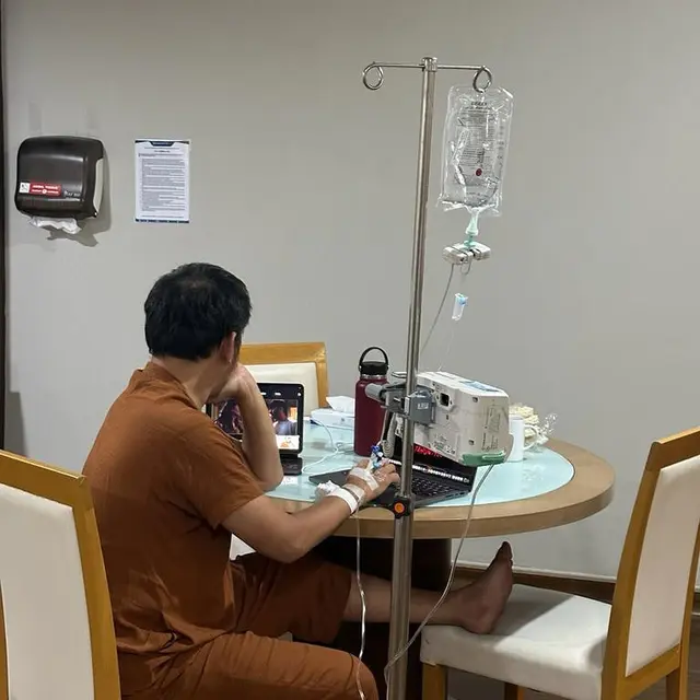 Hanung Bramantyo Patah Tulang Akibat Ketiban Moge, Zaskia Adya Mecca Justru Pertanyakan Kapan Sang Suami Beli Motornya. (instagram.com/hanungbramantyo)
